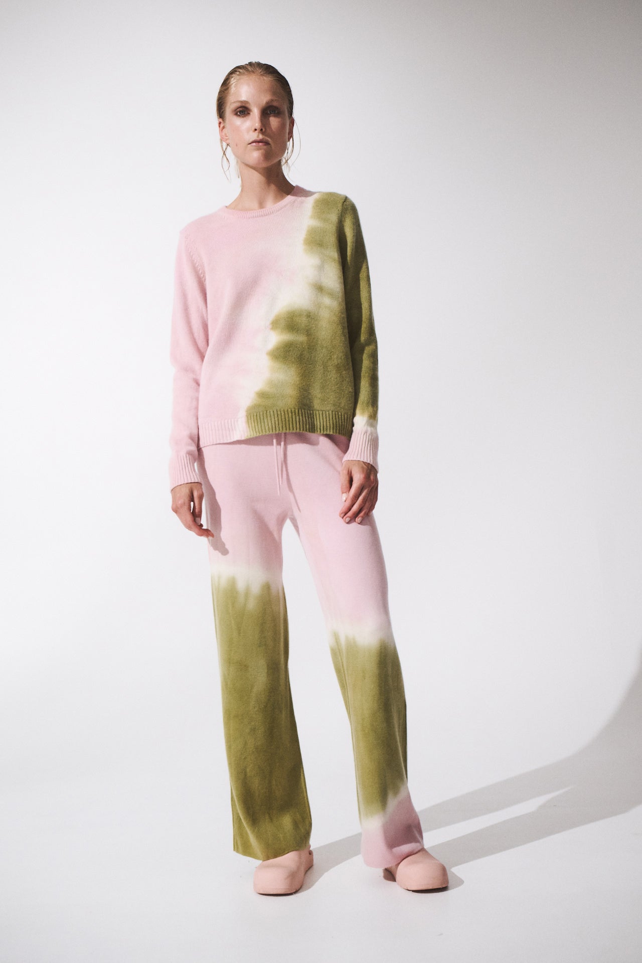 Luuda Raih PETAL TRAVERTINE CASHMERE CREWNECK – Luuda